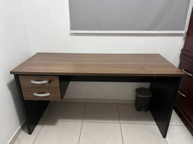 Escrivaninha com gaveta 1,50 x 0,60