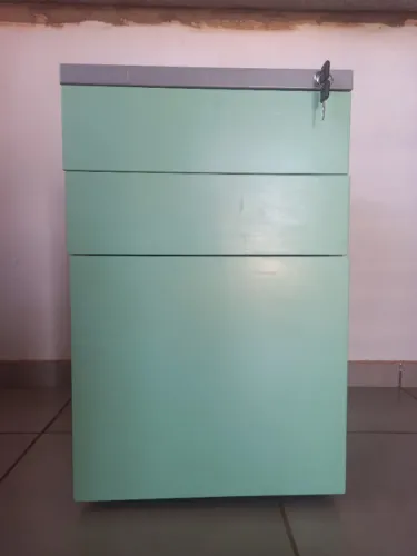 Gaveteiro de metal