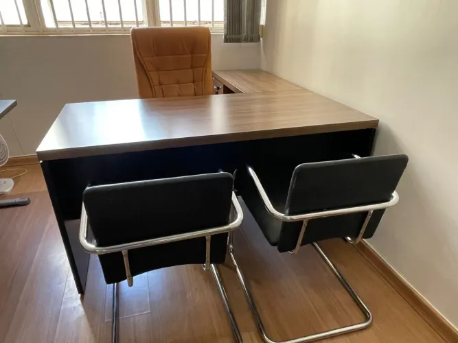 MESA DE ESCRITORIO 1.50x1.60 LOJA IKONOFFICE