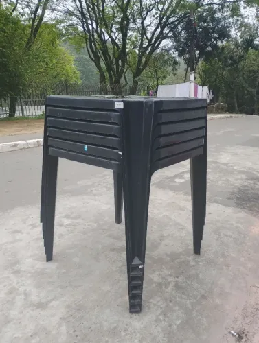 Mesas e Cadeiras de plástico para festas!!
