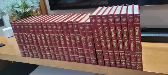 Enciclopédia Barsa com livros 1993 a 2000