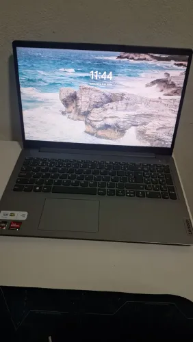 Lenovo IdeaPad Ultrafino 3 - Ryzen 7 5700U - Windows 11 - 20 gb ram