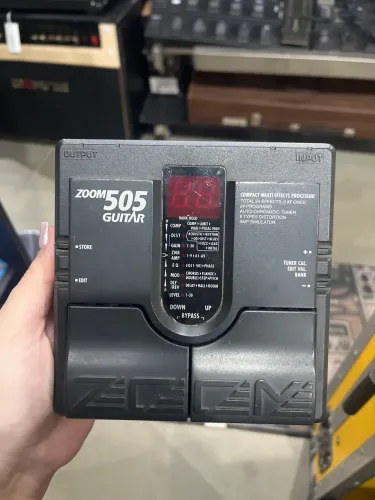 Pedaleira zoom 505 guitar
