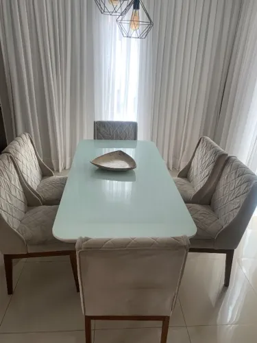 Mesa de jantar com 06 cadeiras