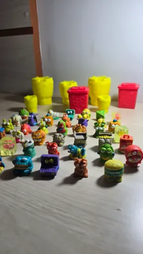 Lote 32 Trash Packs (Praticamente Novos)