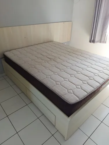 Cama Queen em Madeira com Colchão