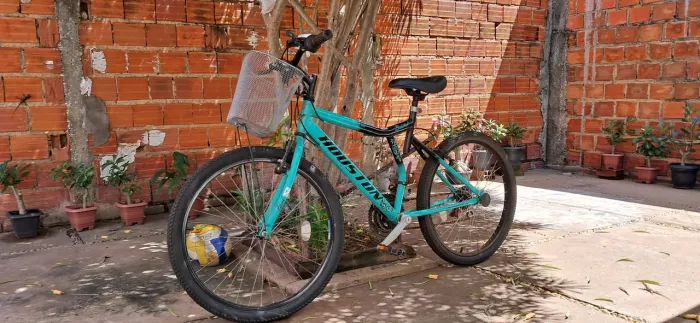 bicicleta Houston Bristol aro 24 na cor verde água.