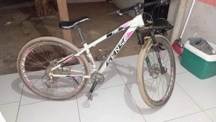 VENDO BICICLETA ARO 29 COM 3 MESES DE USO