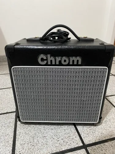 amplificador de guitarra(cubo) marca Chrom