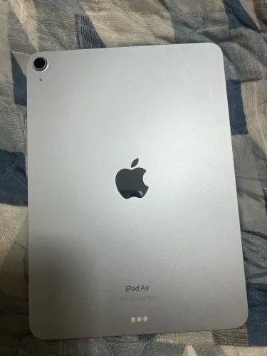 iPad Air M2 muito novo e rápido