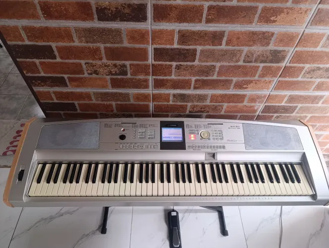 Yamaha DGX505