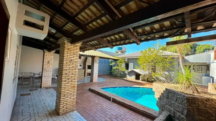 Vendo!!!  excelente casa com piscina no bairro jardim Califórnia  Cuiabá/MT