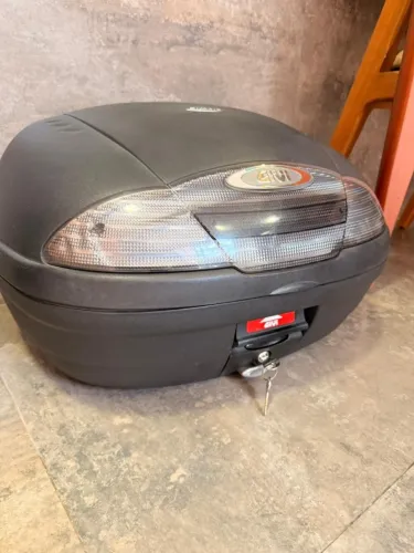 BAÚ GIVI 45L; Cabem 2 capacetes
