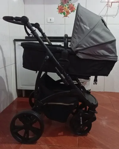 Carrinho de bebe 2 em 1 marca Kiddo impecável