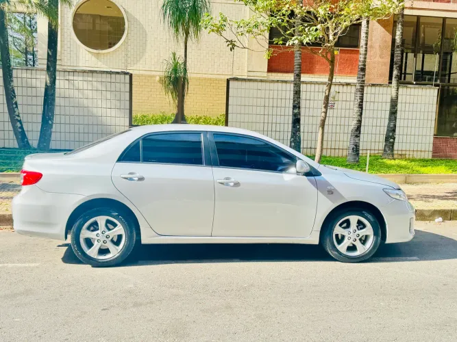 Toyota Corolla GLI 1.8 Flex 16V Aut. 2013