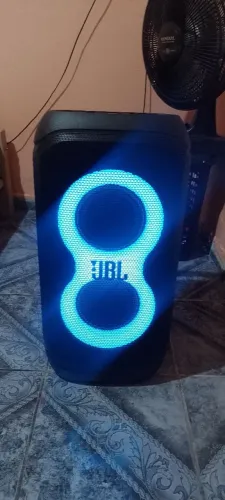 JBL 320 nova vai com a caixa e nota fiscal a caixa está sem nenhum defeito