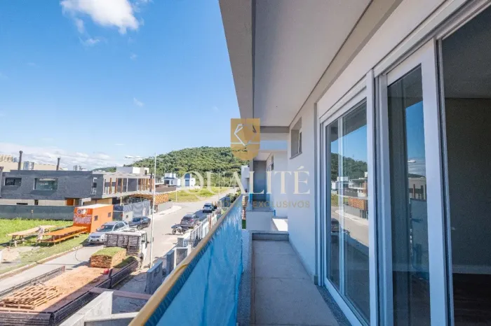 Casa Individual 3 Suítes lavabo quintal gramado no Rio Tavares em Loteamento planejado R$1