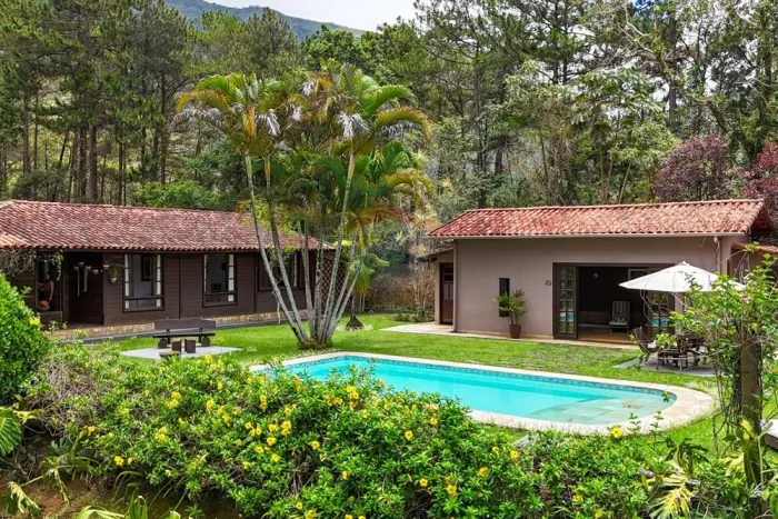 Oportunidade em Araras: 8 Quartos, Chalés e Natureza Exuberante