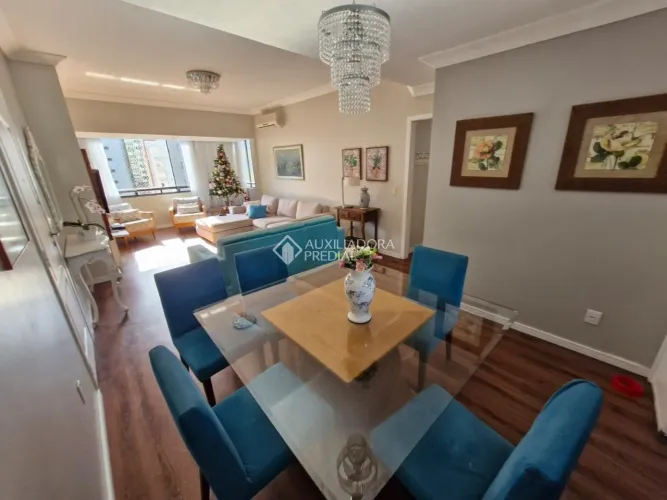 Apartamento à venda no Centro com 110 m² e 3 dormitórios/quartos disponíveis.