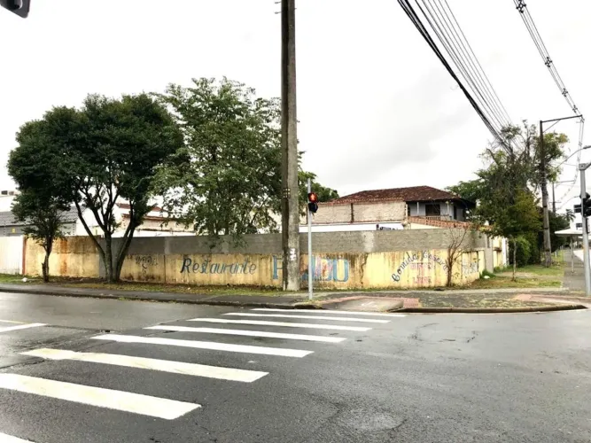 Terreno para alugar por R$ 2400.00, 356.96 m2 - REBOUCAS - CURITIBA/PR
