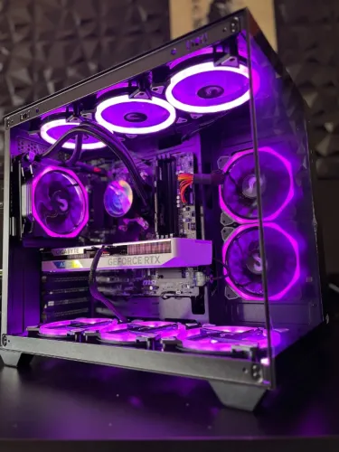 Pc gamer Ryzen 7 7800X3D RX 9060XT 16gb