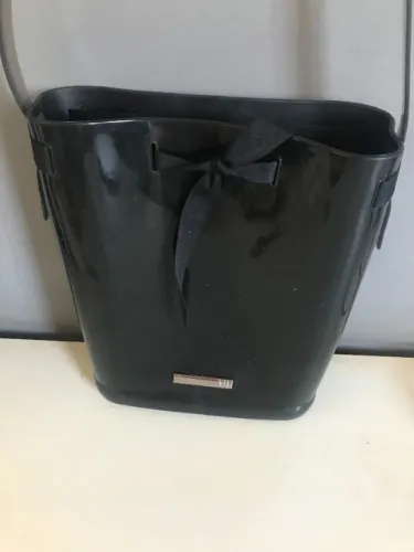 Bolsa Preta De Ombro Da Marca Larissa Manoela