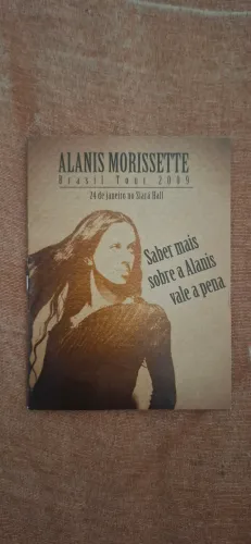 Alanis Morissette (encarte do show em Fortaleza-CE em 2009)