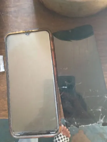 Vendo celular moto g play 9 pra quem quiser arrumar ou retirar peças 