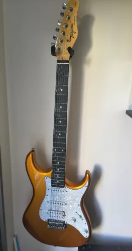 Guitarra Tagima TW Séries pouquíssimo usada com amplificador, capa e braçadeira! Linda!