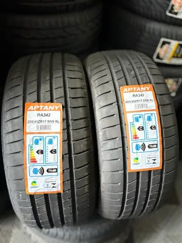 2 pneus 205/45/17 Aptany