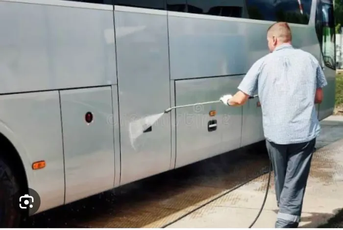? Vaga: Lavador de Ônibus (Masculino) CLT