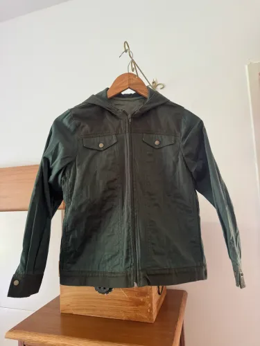 Casaco verde musgo infantil com capuz - Tamanho 10 