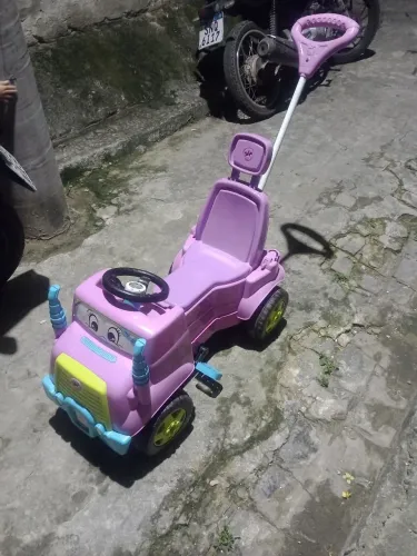 Carrinho Infantil MK Truck da Calesita Modelo Caminhão, Cor Rosa. (Usado)