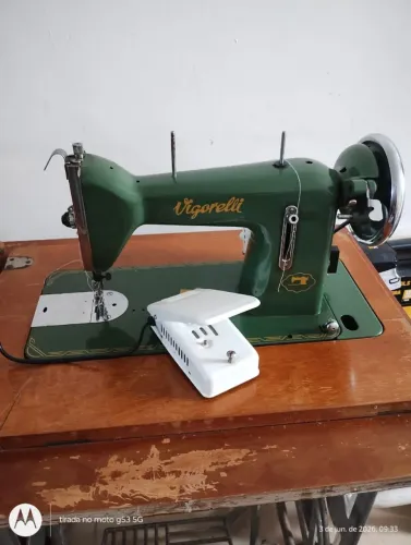 Máquina de costura impecável vigorelli com motor 