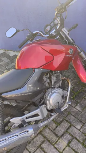 Vendo moto em excelente estado, do meu uso 