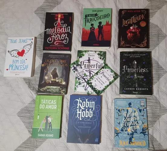 Livros fantasia e romance.