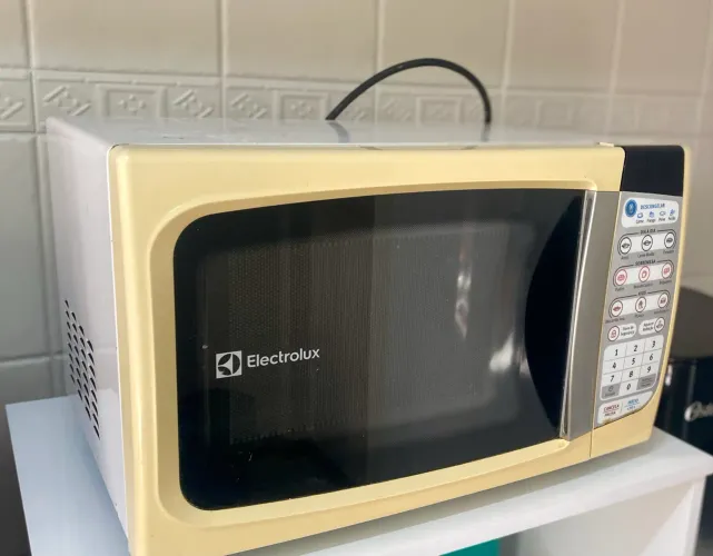 Micro-ondas - Electrolux (queimado)