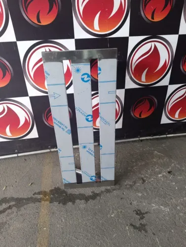 Prateleira 1,00x40 vazada de parede toda no aço inox nova temos a pronta entrega