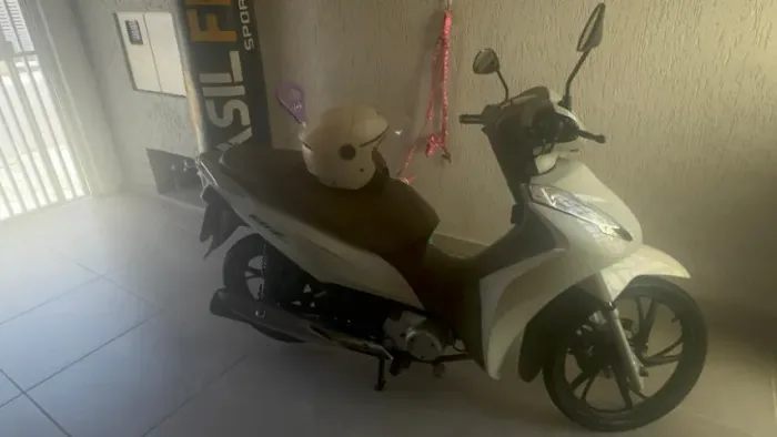 Honda Biz 125 2022 - Branco Perolado - Apenas 6.800 km - Único Dono (Impecável)