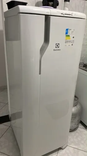Vendo geladeira Electrolux RE31
