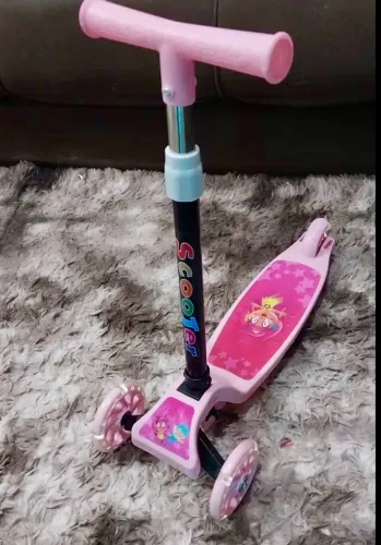 - Patinete Infantil de 3 Rodas Rosa - NOVO NA CAIXA.