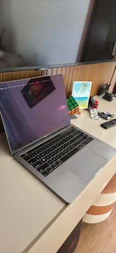 MacBook Pro 13" (2019) - Intel Core i5 / 8GB RAM / 256GB SSD