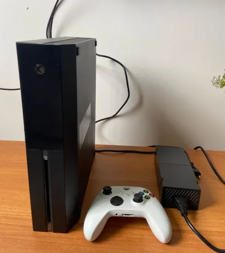Xbox One Fat 500GB + Controle Original + Fonte Paralela