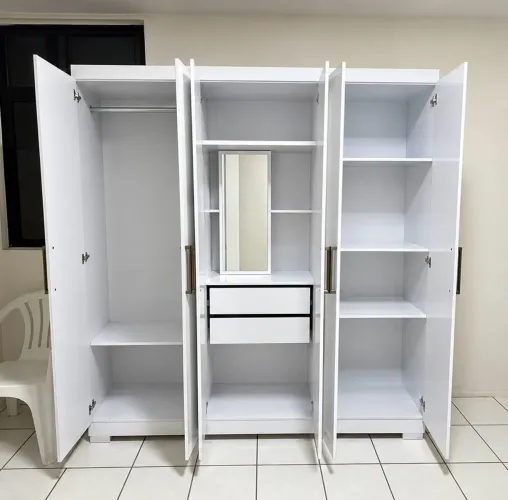 Guarda-Roupa Branco com Espelho e Gavetas - R$ 700,00 (Negociável)