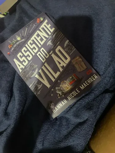 Vende-se livro ?assistente do vilão?
