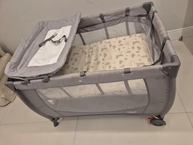 Berço portátil infantil Stelle - com colchão 