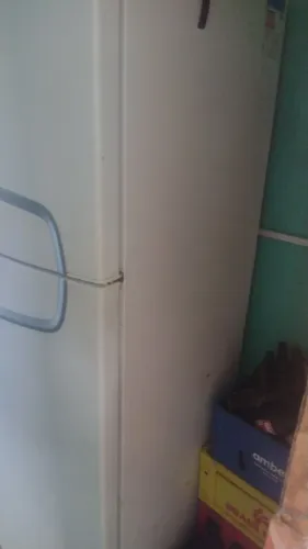 Geladeira em excelente estado de conservação Frost Free 