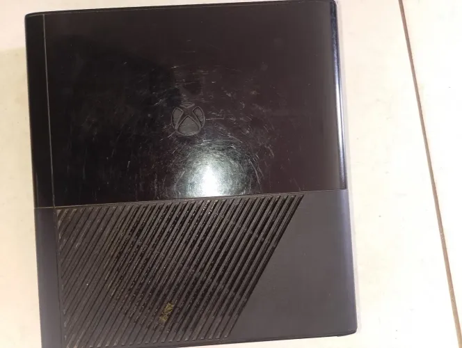 XBOX 360 BLOQUEADO COM DOIS CONTROLES E MAIS 2 JOGOS