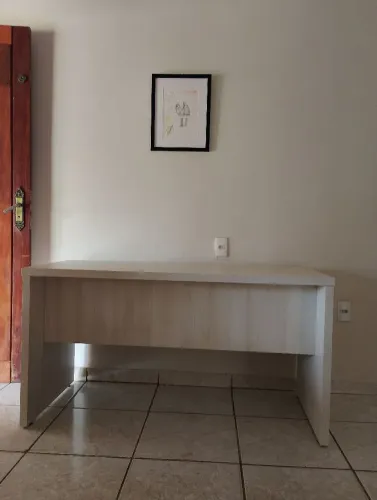 Linda escrivaninha reforçada