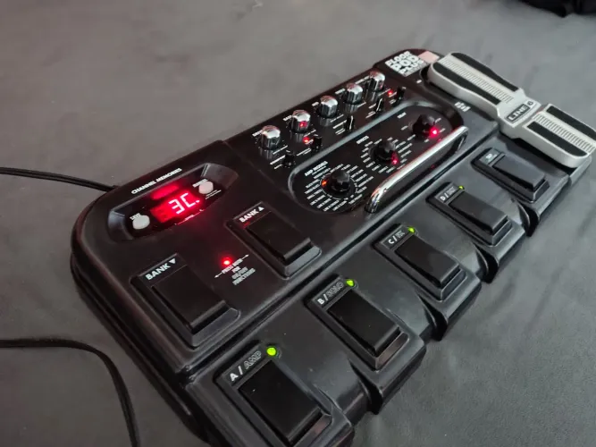 Pedaleira para guitarra - LINE 6 Pod Floor Plus